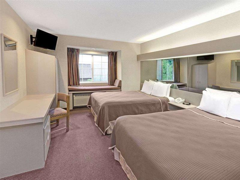 Red Lion Inn & Suites Elk Grove Village Exterior photo